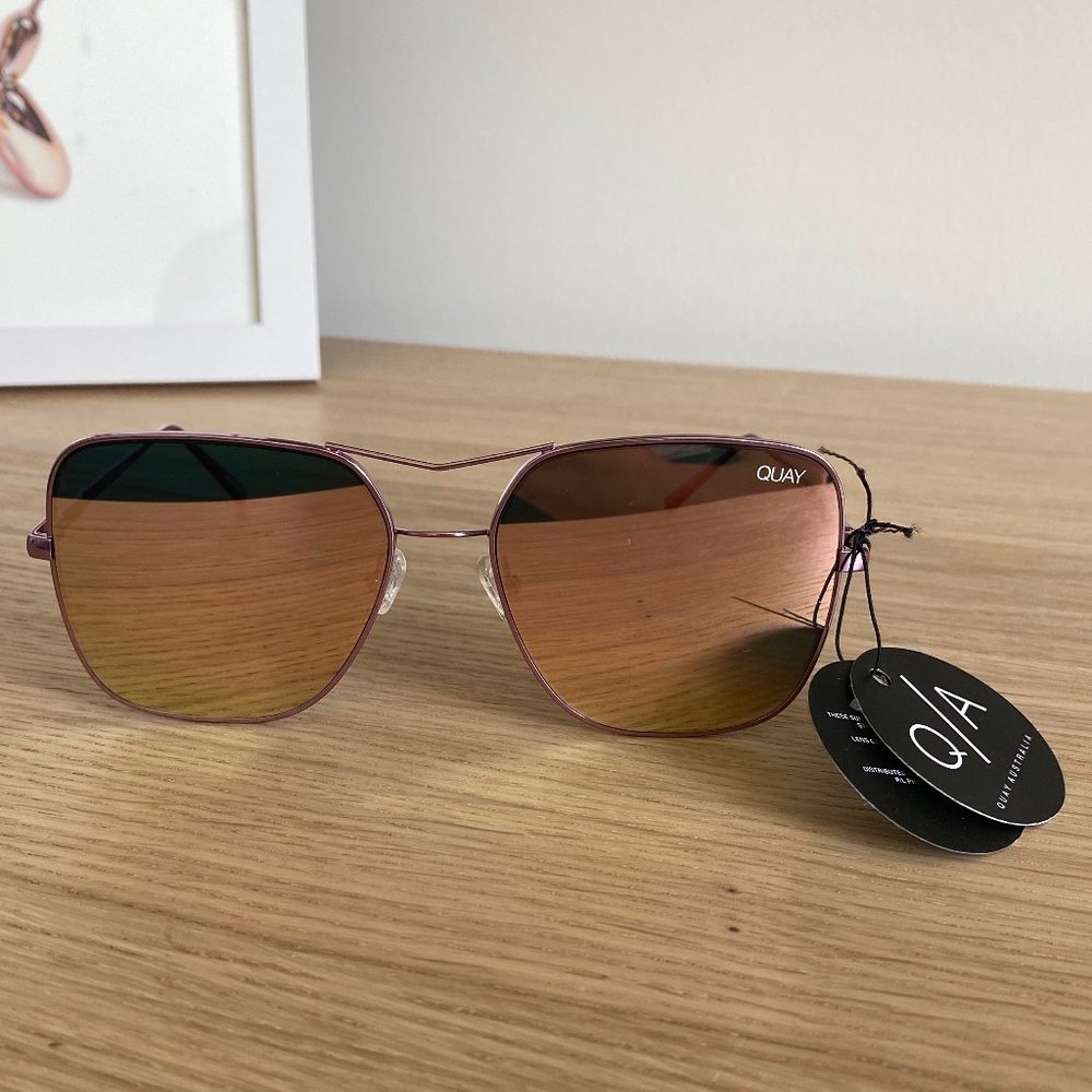 QUAY Stop and Stare in Purple and Rose Gold